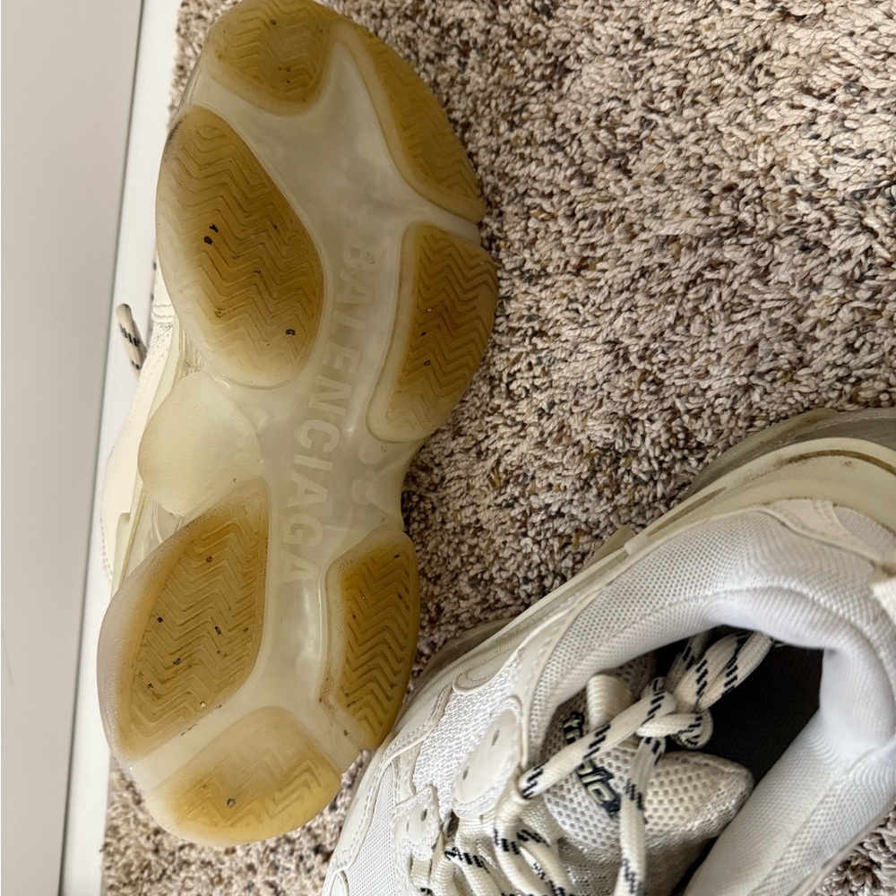Balenciaga Cream Sneakers just a couple of use because heavy and I’m small - Picture 5 of 5